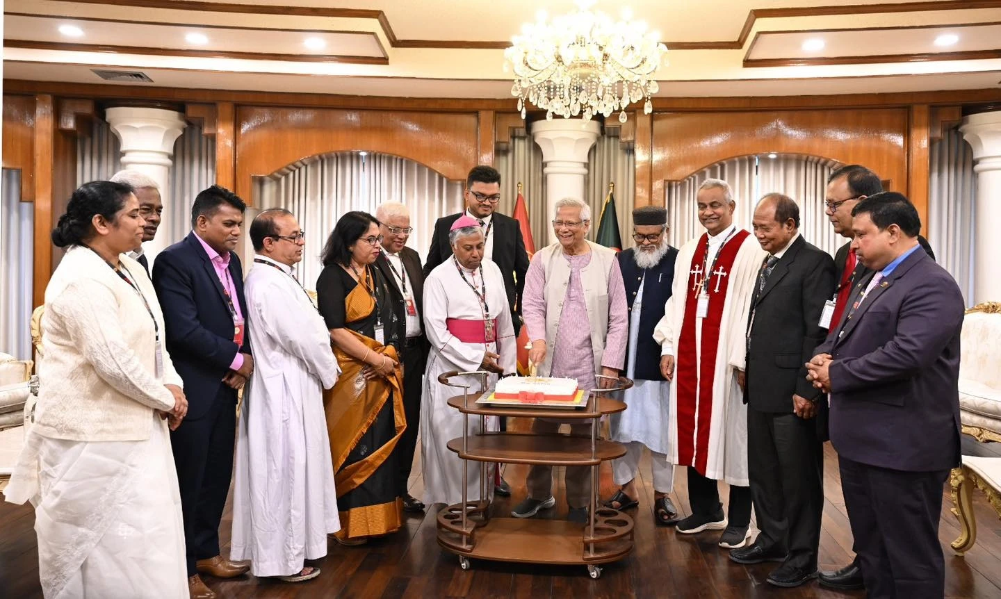 বড়দিন উপলক্ষে ধর্মীয় নেতাদের সঙ্গে প্রধান উপদেষ্টার শুভেচ্ছা বিনিময়